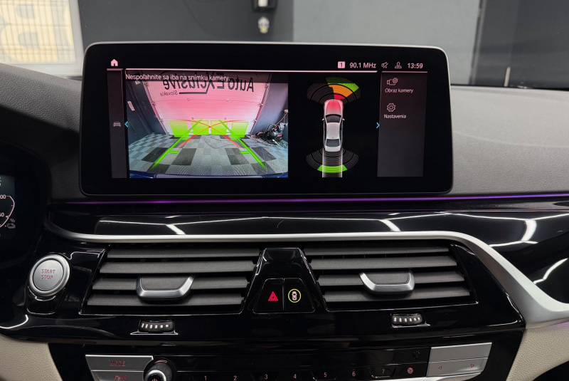  Ponuka vozidiel / BMW Rad 5 530e xDrive A/T - video