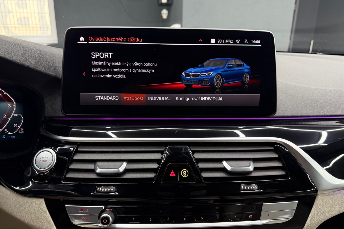 Ponuka vozidiel / BMW Rad 5 530e xDrive A/T - video
