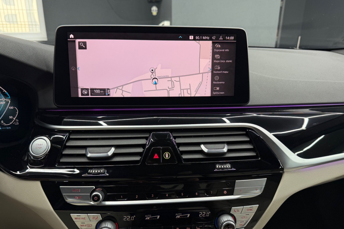 Ponuka vozidiel / BMW Rad 5 530e xDrive A/T - video