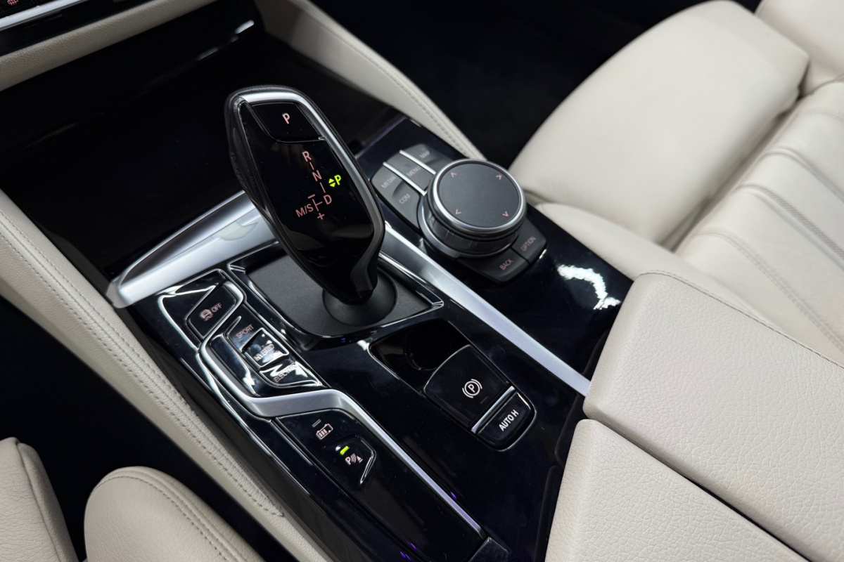 Ponuka vozidiel / BMW Rad 5 530e xDrive A/T - video