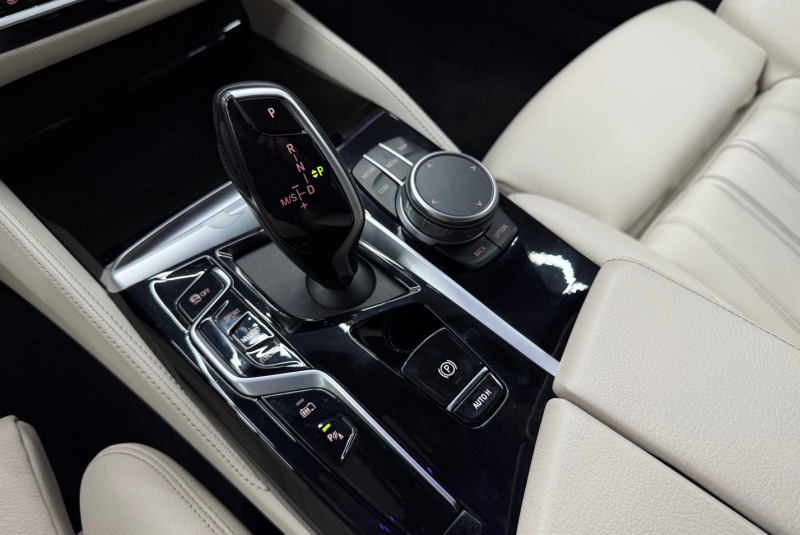  Ponuka vozidiel / BMW Rad 5 530e xDrive A/T - video