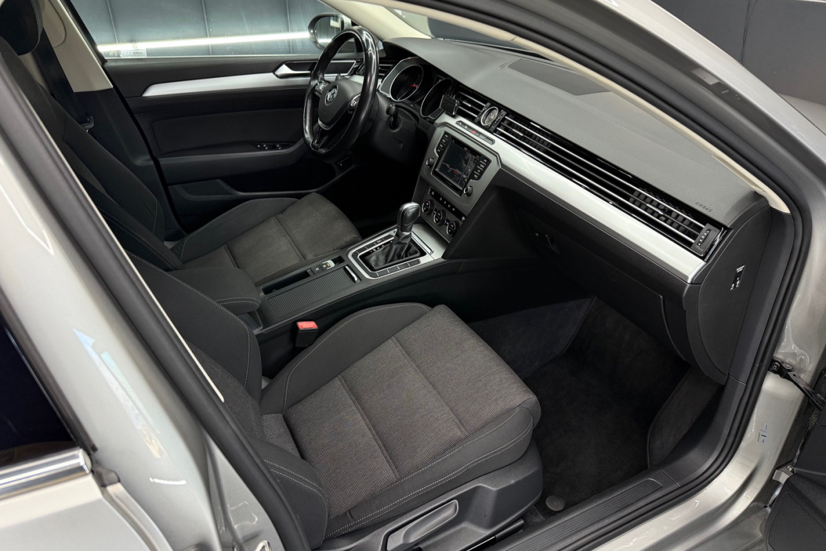 Ponuka vozidiel / Volkswagen Passat Variant 1.6 DSG - video