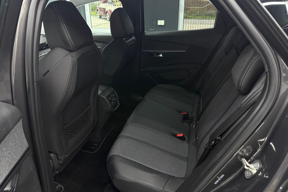 Ponuka vozidiel / Peugeot 3008 1.5 Blue HDi 130k Allure A/T - video