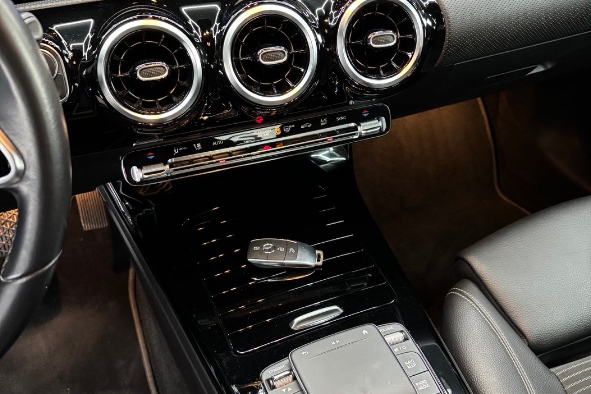 Ponuka vozidiel / Mercedes-Benz A trieda 180 d /T - video Ponuka vozidiel / Mercedes-Benz A trieda 180 d /T - video