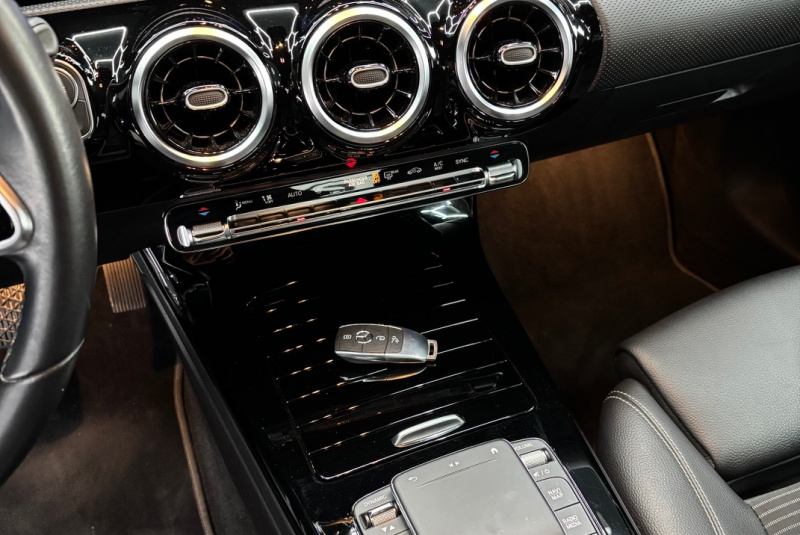 Ponuka vozidiel / Mercedes-Benz A trieda 180 d /T - video Ponuka vozidiel / Mercedes-Benz A trieda 180 d /T - video