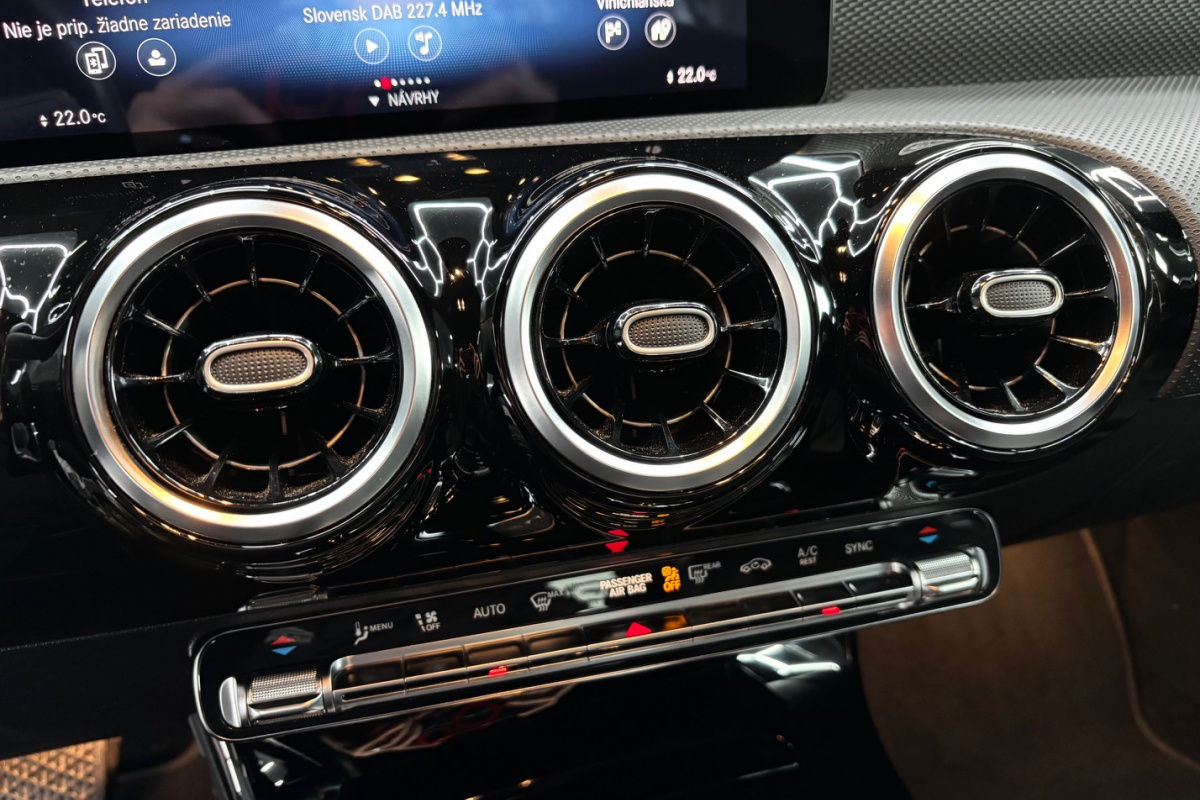 Ponuka vozidiel / Mercedes-Benz A trieda 180 d /T - video Ponuka vozidiel / Mercedes-Benz A trieda 180 d /T - video