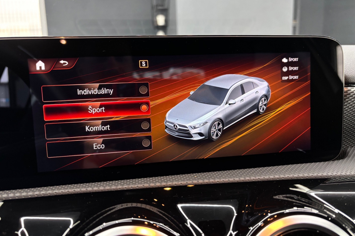 Ponuka vozidiel / Mercedes-Benz A trieda 180 d /T - video