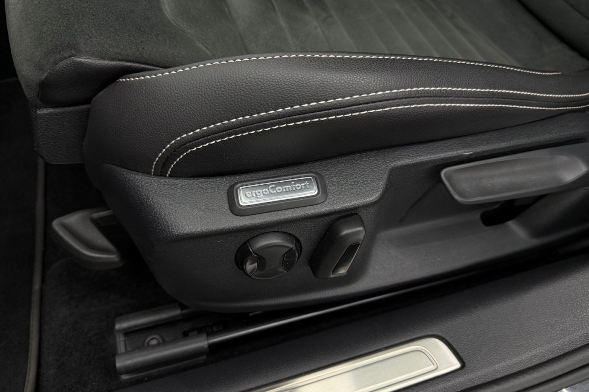 Ponuka vozidiel / Volkswagen Passat Variant 2.0 TDI EVO Elegance DSG - video