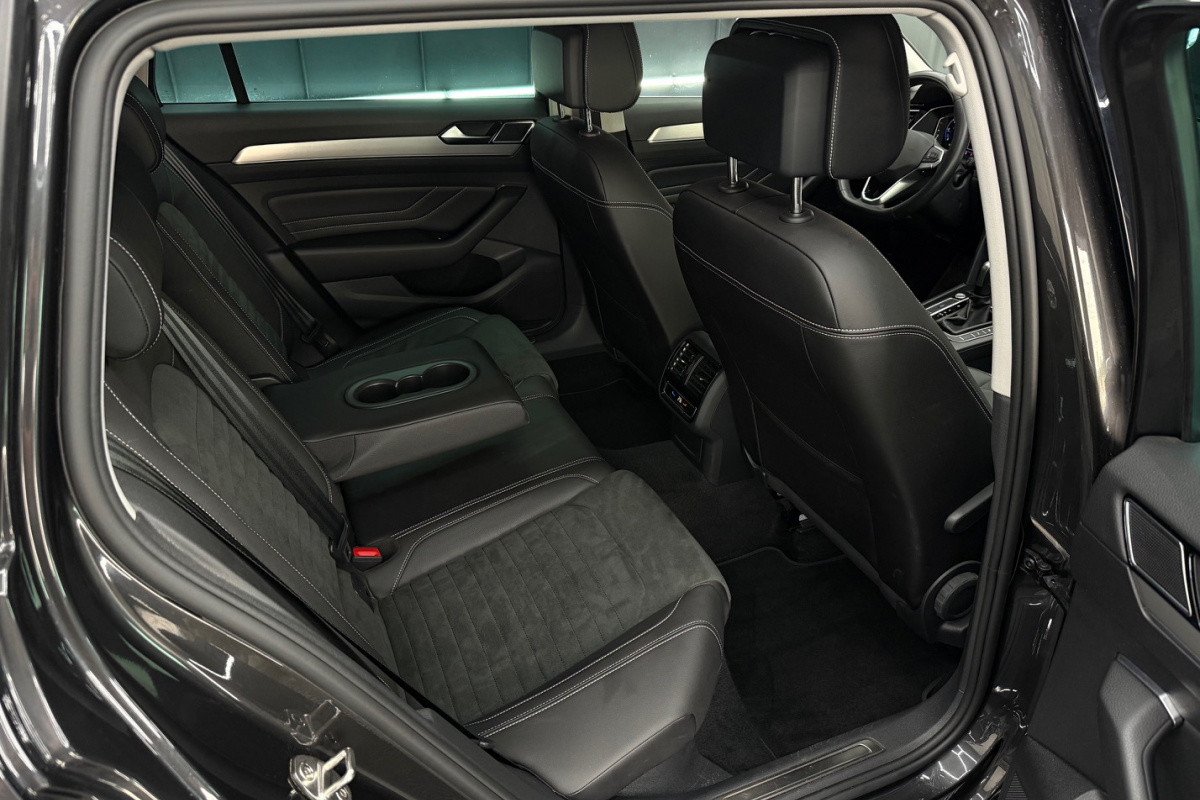 Ponuka vozidiel / Volkswagen Passat Variant 2.0 TDI EVO Elegance DSG - video