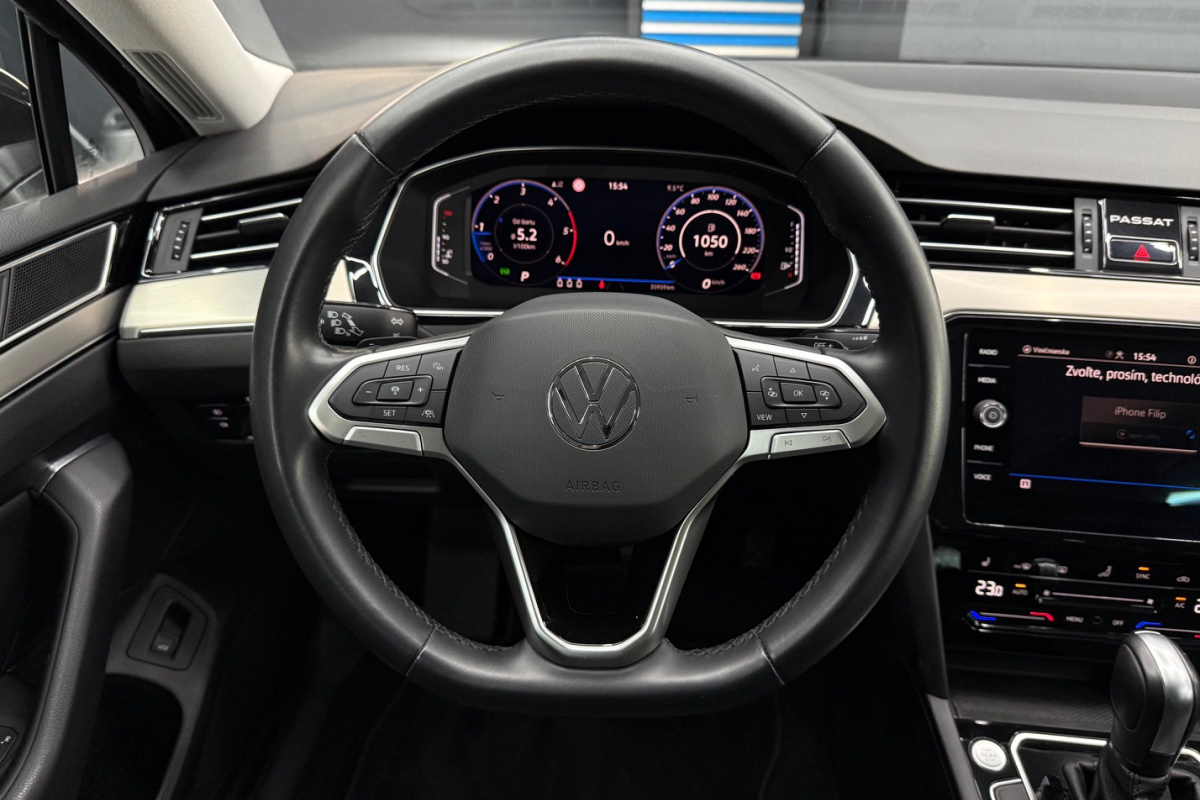 Ponuka vozidiel / Volkswagen Passat Variant 2.0 TDI EVO Elegance DSG - video