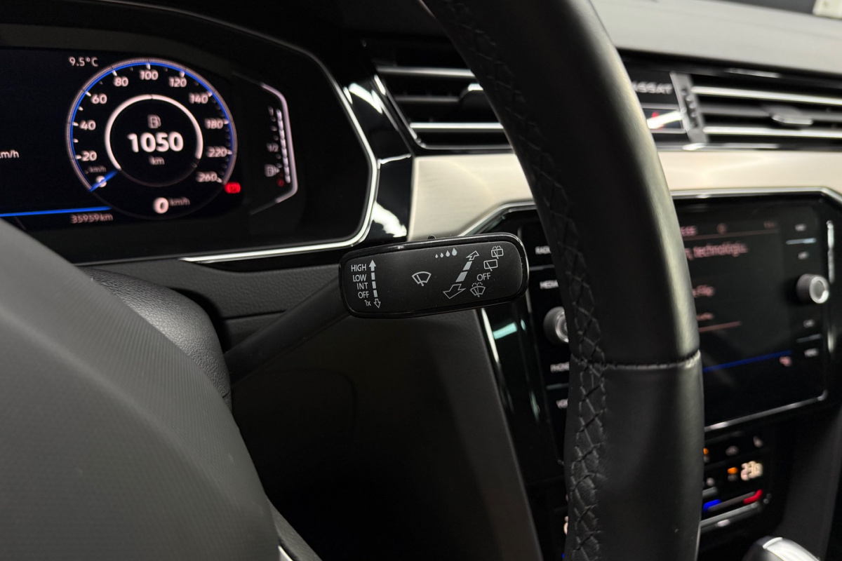 Ponuka vozidiel / Volkswagen Passat Variant 2.0 TDI EVO Elegance DSG - video