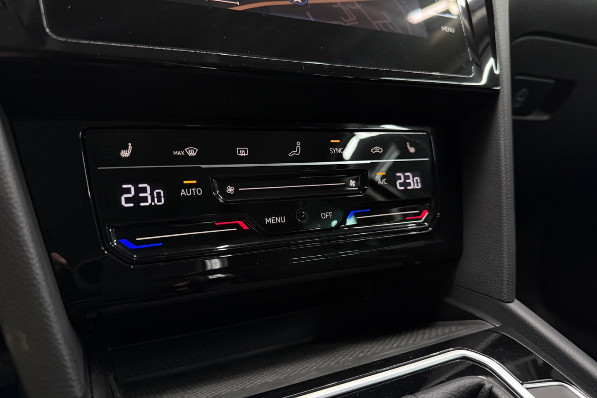 Ponuka vozidiel / Volkswagen Passat Variant 2.0 TDI EVO Elegance DSG - video