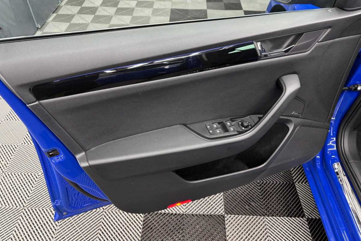 Ponuka vozidiel / Škoda Superb Combi 2.0 TDI 4x4 LAURIN & KLEMENT - video Ponuka vozidiel / Škoda Superb Combi 2.0 TDI 4x4 LAURIN & KLEMENT - video