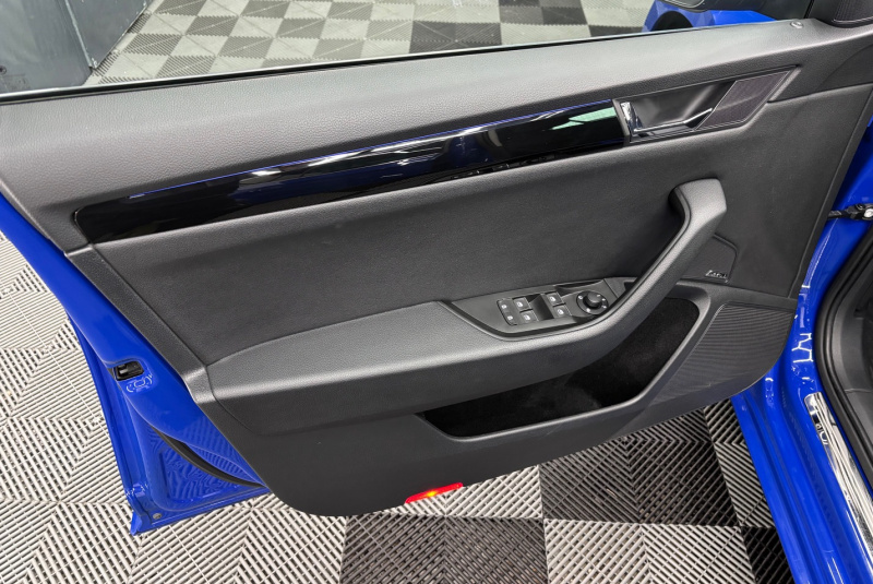 Ponuka vozidiel / Škoda Superb Combi 2.0 TDI 4x4 LAURIN & KLEMENT - video Ponuka vozidiel / Škoda Superb Combi 2.0 TDI 4x4 LAURIN & KLEMENT - video