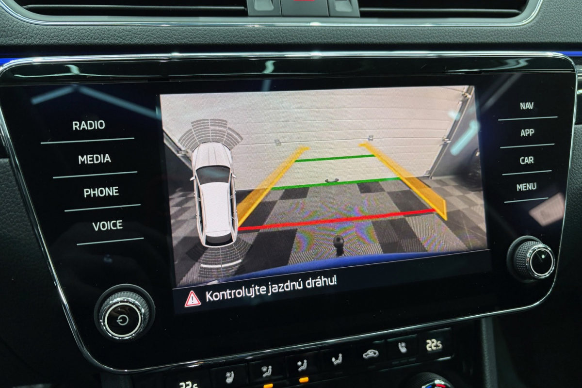 Ponuka vozidiel / Škoda Superb Combi 2.0 TDI 4x4 LAURIN & KLEMENT - video