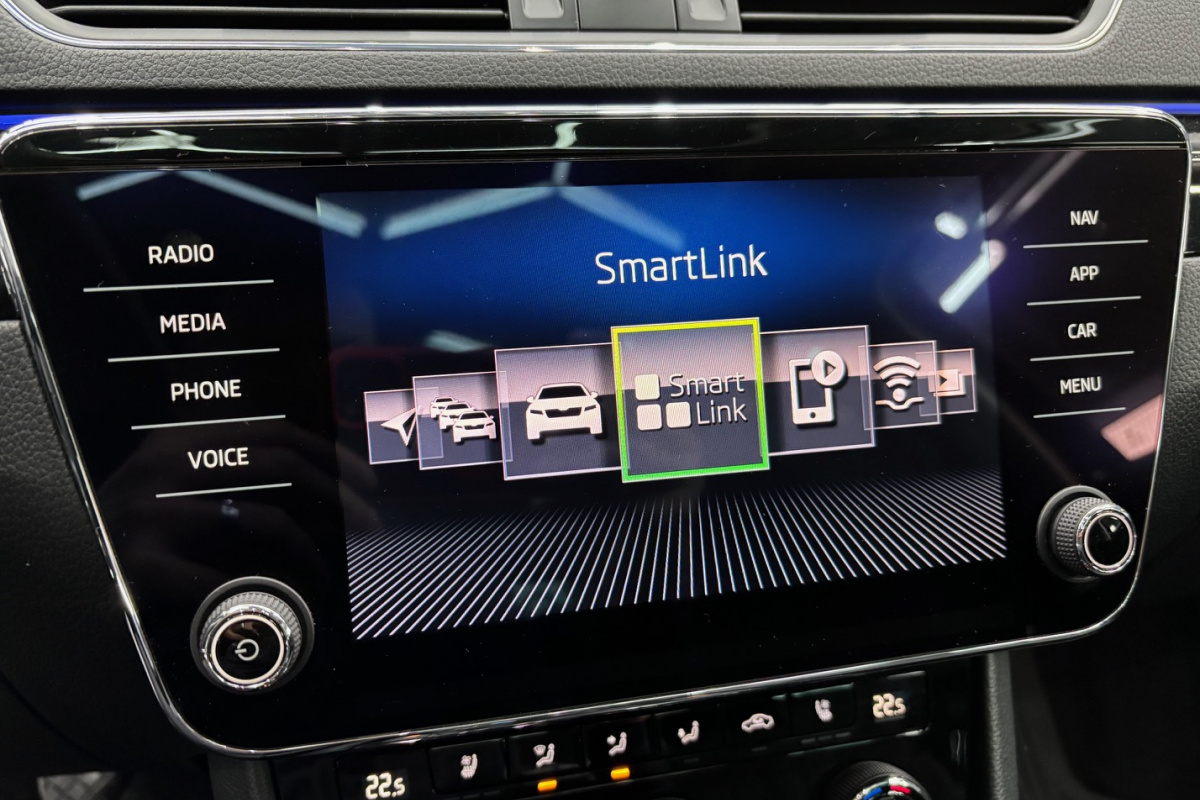 Ponuka vozidiel / Škoda Superb Combi 2.0 TDI 4x4 LAURIN & KLEMENT - video