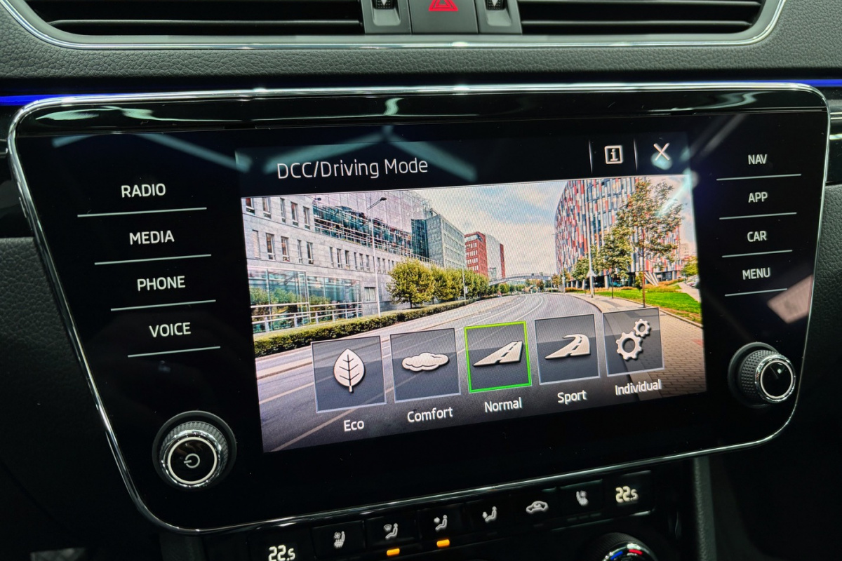 Ponuka vozidiel / Škoda Superb Combi 2.0 TDI 4x4 LAURIN & KLEMENT - video