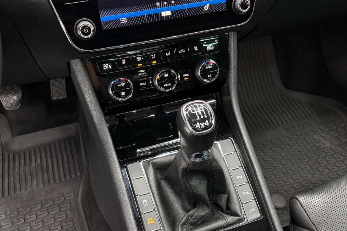 Ponuka vozidiel / Škoda Superb Combi 2.0 TDI 4x4 LAURIN & KLEMENT - video