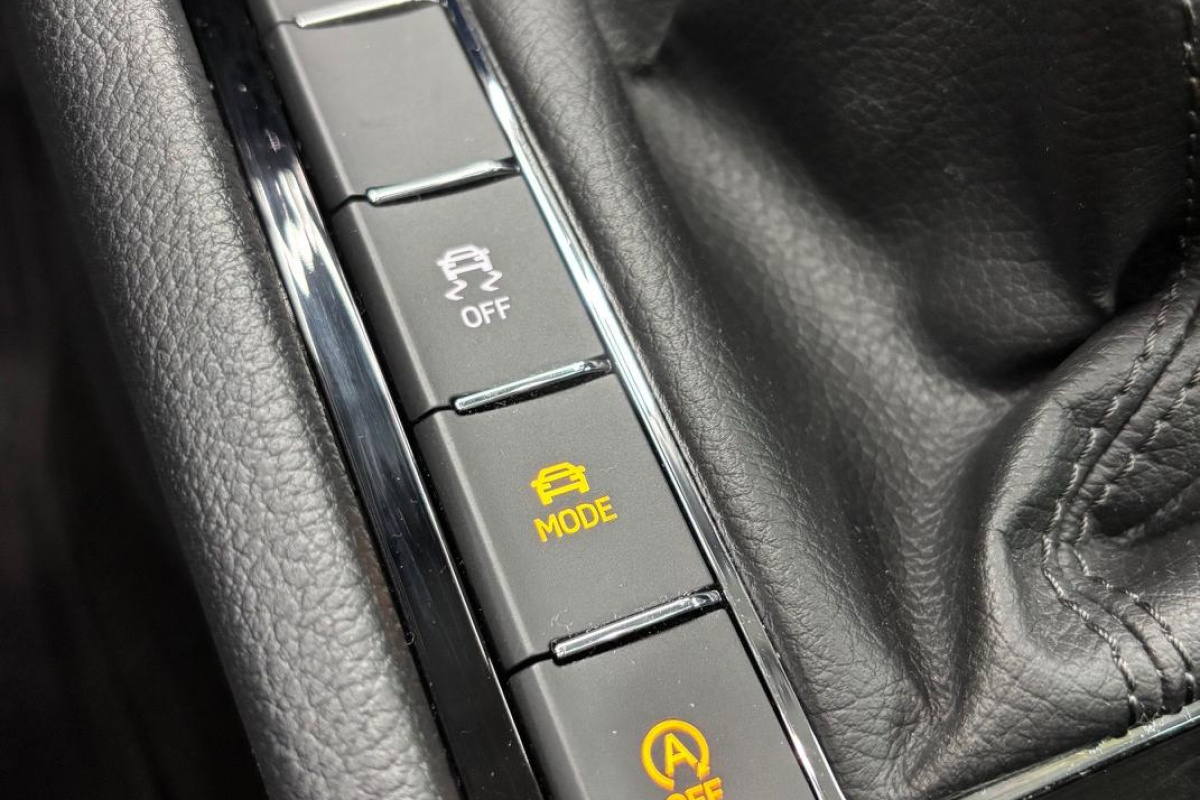 Ponuka vozidiel / Škoda Superb Combi 2.0 TDI 4x4 LAURIN & KLEMENT - video