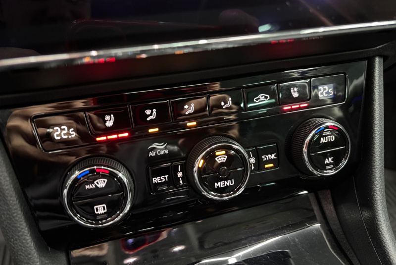  Ponuka vozidiel / Škoda Superb Combi 2.0 TDI 4x4 LAURIN & KLEMENT - video