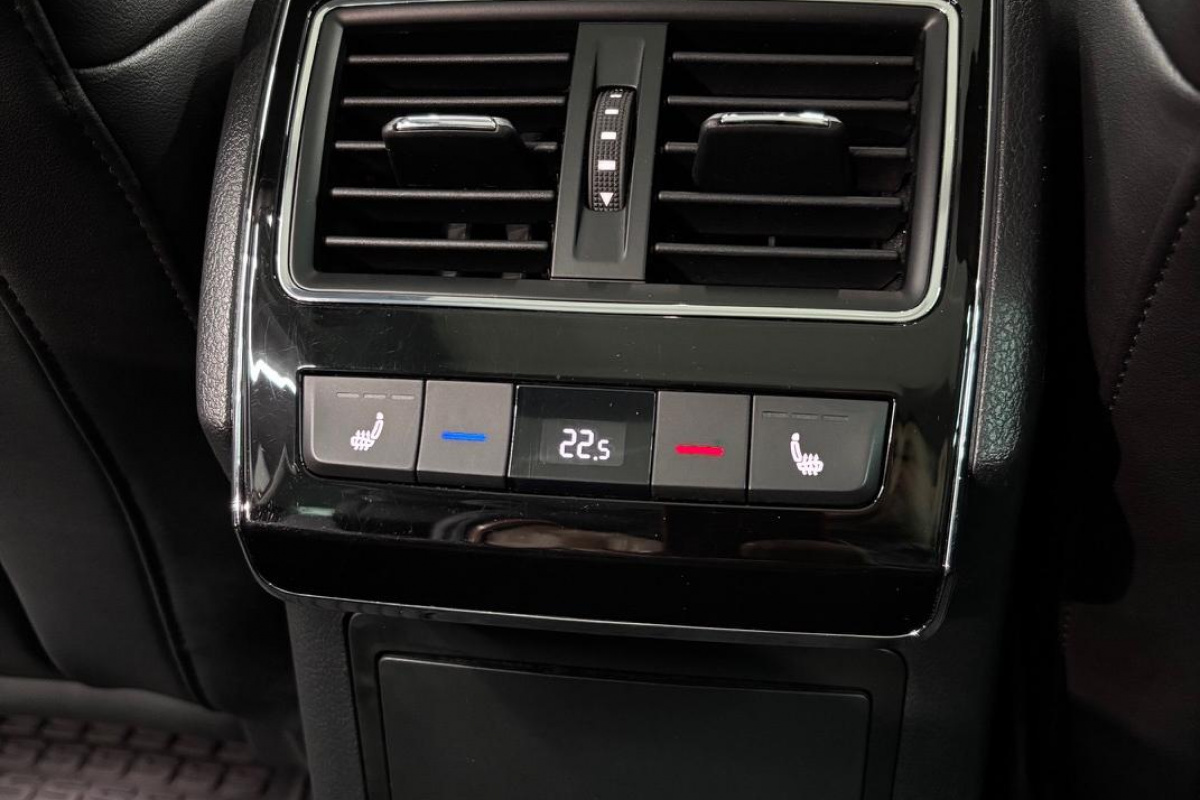 Ponuka vozidiel / Škoda Superb Combi 2.0 TDI 4x4 LAURIN & KLEMENT - video