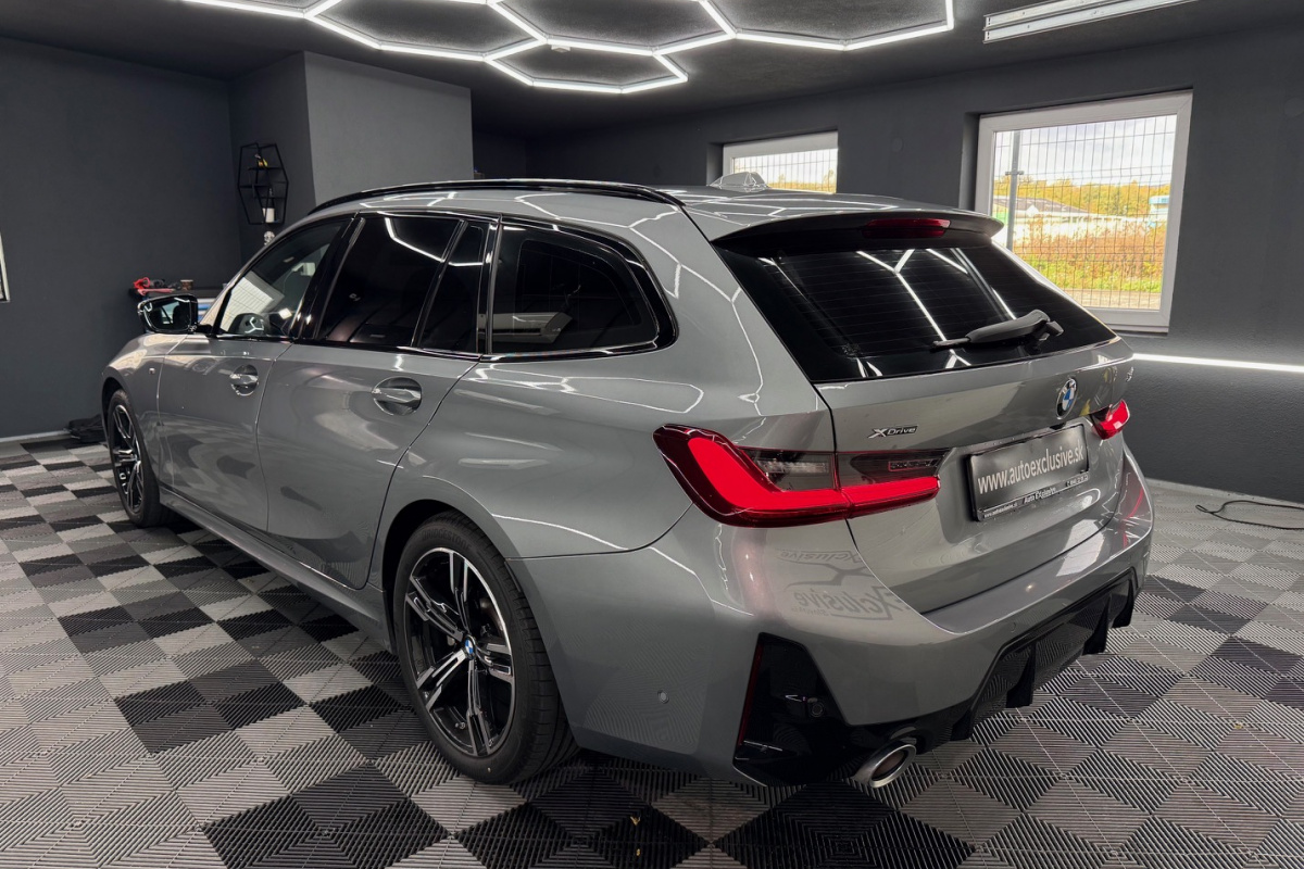 Ponuka vozidiel / BMW Rad 3 Touring 330i xDrive A/T - video