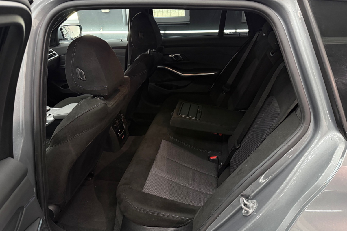 Ponuka vozidiel / BMW Rad 3 Touring 330i xDrive A/T - video