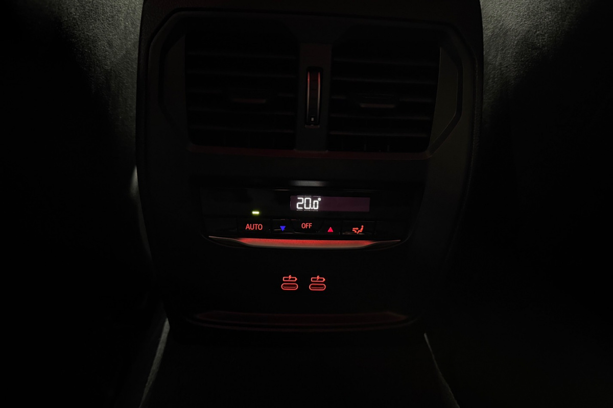 Ponuka vozidiel / BMW Rad 3 Touring 330i xDrive A/T - video Ponuka vozidiel / BMW Rad 3 Touring 330i xDrive A/T - video