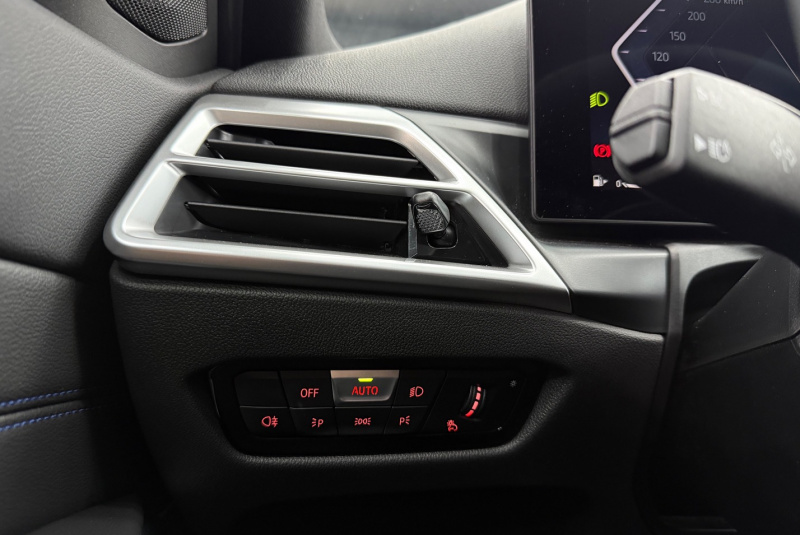 Ponuka vozidiel / BMW Rad 3 Touring 330i xDrive A/T - video  Ponuka vozidiel / BMW Rad 3 Touring 330i xDrive A/T - video