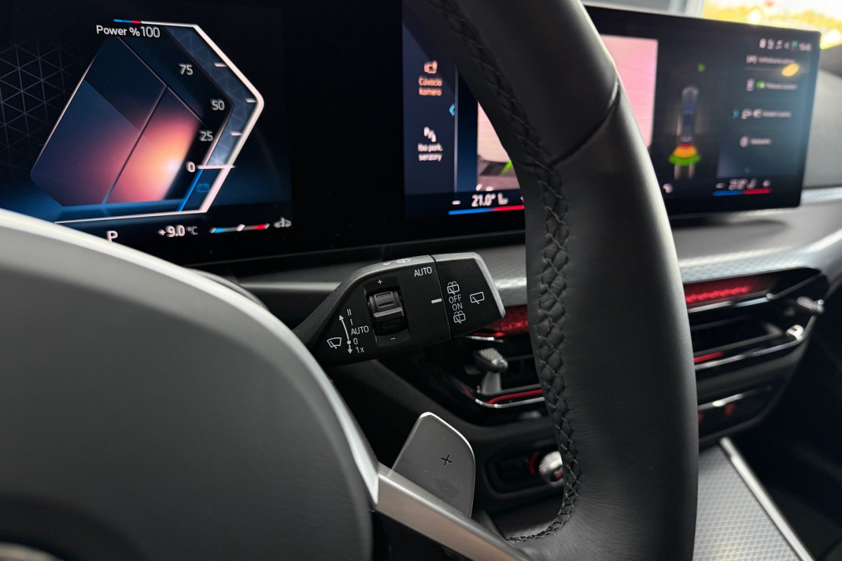 Ponuka vozidiel / BMW Rad 3 Touring 330i xDrive A/T - video