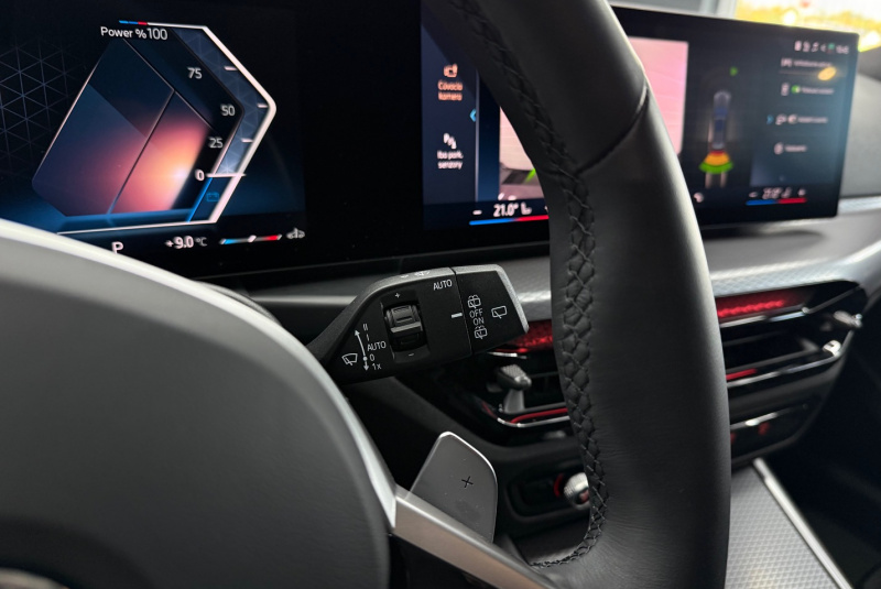 Ponuka vozidiel / BMW Rad 3 Touring 330i xDrive A/T - video  Ponuka vozidiel / BMW Rad 3 Touring 330i xDrive A/T - video