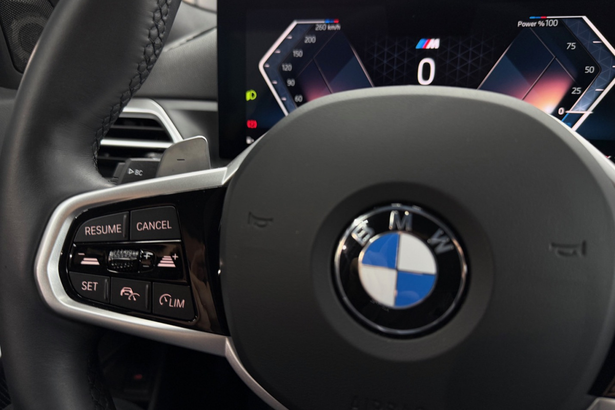 Ponuka vozidiel / BMW Rad 3 Touring 330i xDrive A/T - video Ponuka vozidiel / BMW Rad 3 Touring 330i xDrive A/T - video