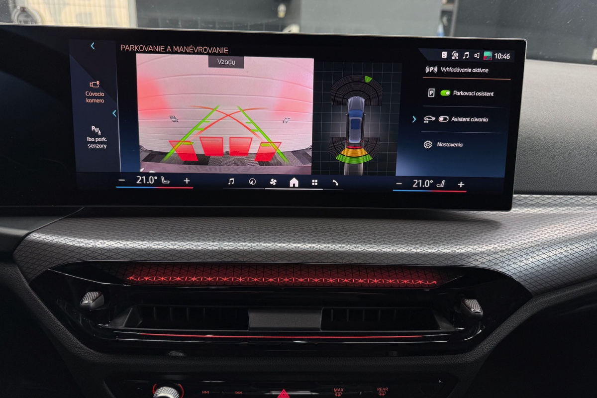 Ponuka vozidiel / BMW Rad 3 Touring 330i xDrive A/T - video Ponuka vozidiel / BMW Rad 3 Touring 330i xDrive A/T - video