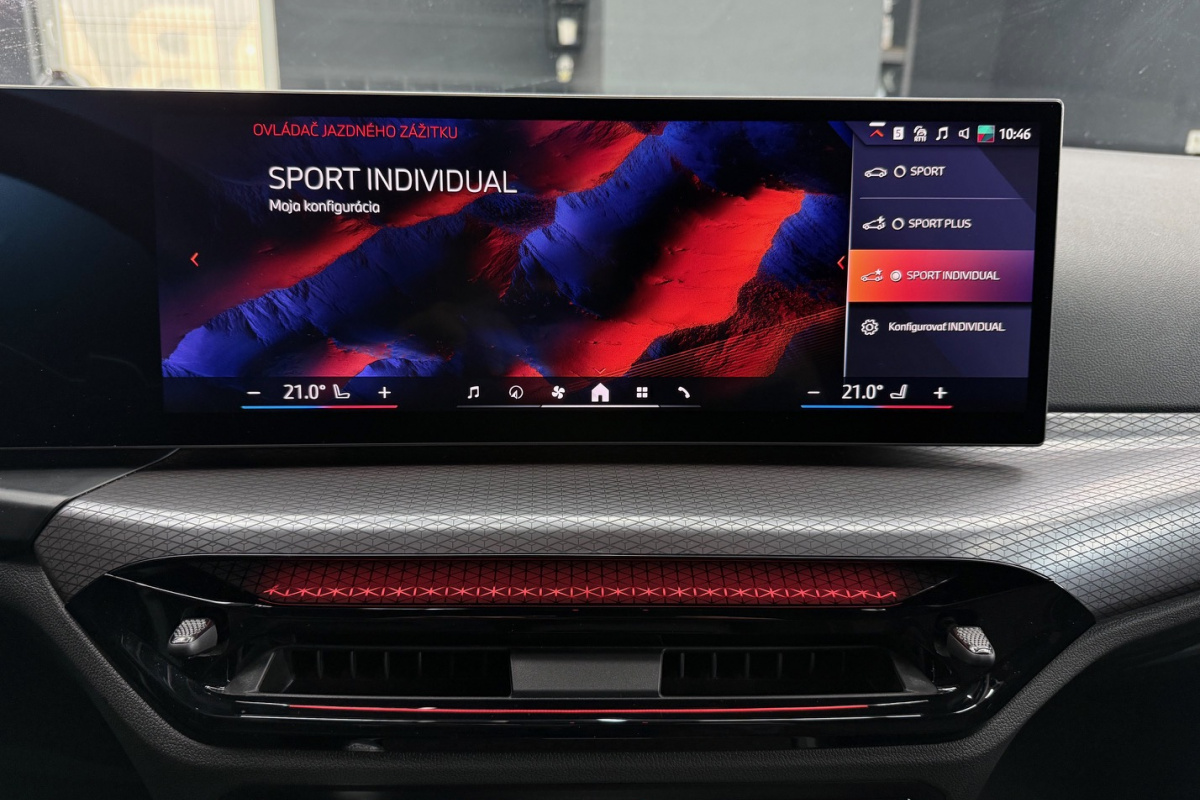 Ponuka vozidiel / BMW Rad 3 Touring 330i xDrive A/T - video