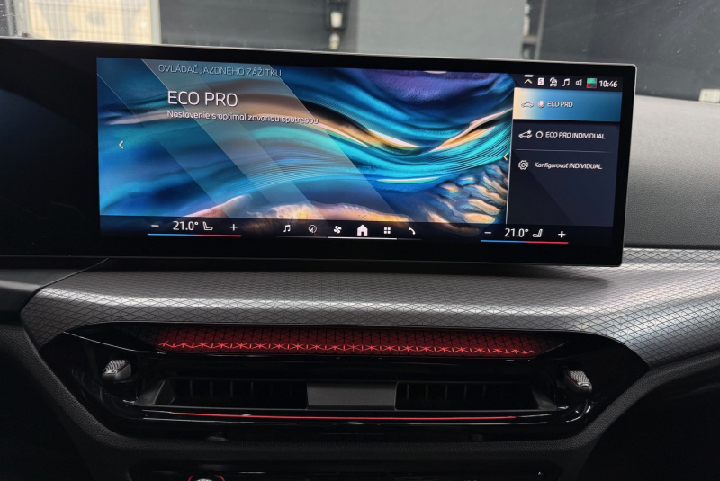  Ponuka vozidiel / BMW Rad 3 Touring 330i xDrive A/T - video