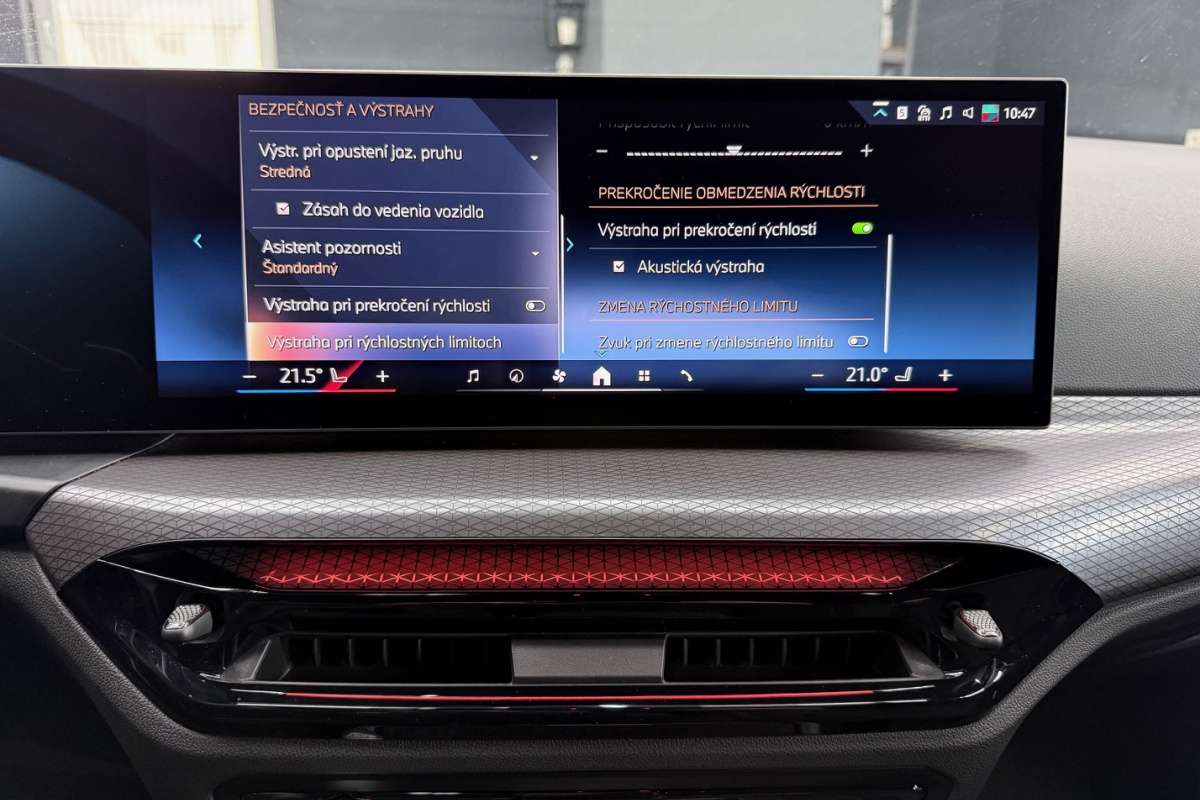 Ponuka vozidiel / BMW Rad 3 Touring 330i xDrive A/T - video Ponuka vozidiel / BMW Rad 3 Touring 330i xDrive A/T - video