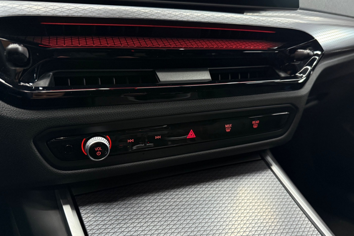 Ponuka vozidiel / BMW Rad 3 Touring 330i xDrive A/T - video Ponuka vozidiel / BMW Rad 3 Touring 330i xDrive A/T - video