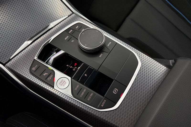  Ponuka vozidiel / BMW Rad 3 Touring 330i xDrive A/T - video