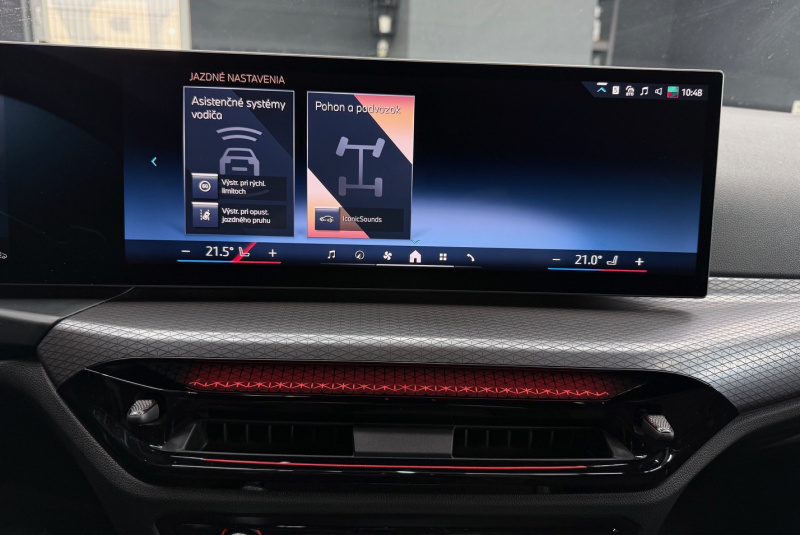 Ponuka vozidiel / BMW Rad 3 Touring 330i xDrive A/T - video  Ponuka vozidiel / BMW Rad 3 Touring 330i xDrive A/T - video