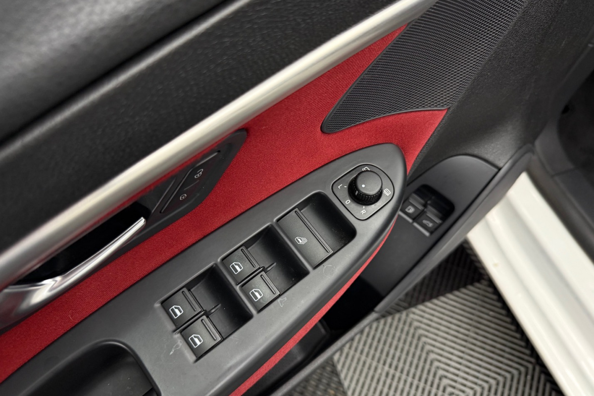 Ponuka vozidiel / Volkswagen Eos 3.2 V6 FSI DSG - video