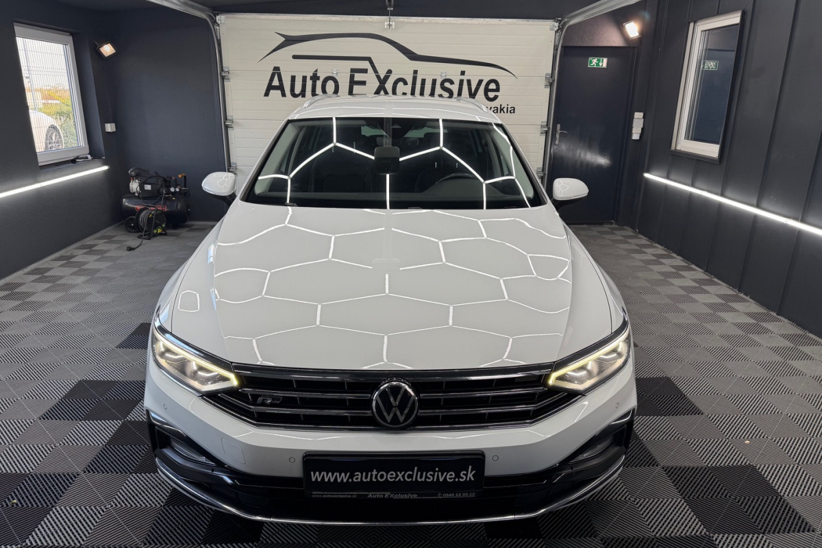 Ponuka vozidiel / Volkswagen Passat Variant 2.0 TDI R-Line 4Motion DSG - video