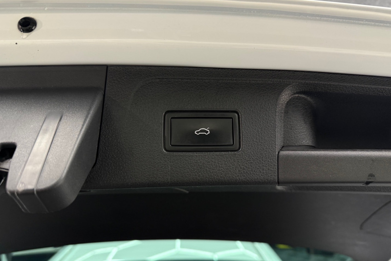 Ponuka vozidiel / Volkswagen Passat Variant 2.0 TDI R-Line 4Motion DSG - video  Ponuka vozidiel / Volkswagen Passat Variant 2.0 TDI R-Line 4Motion DSG - video