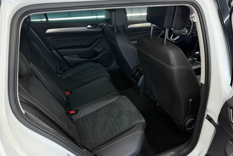  Ponuka vozidiel / Volkswagen Passat Variant 2.0 TDI R-Line 4Motion DSG - video