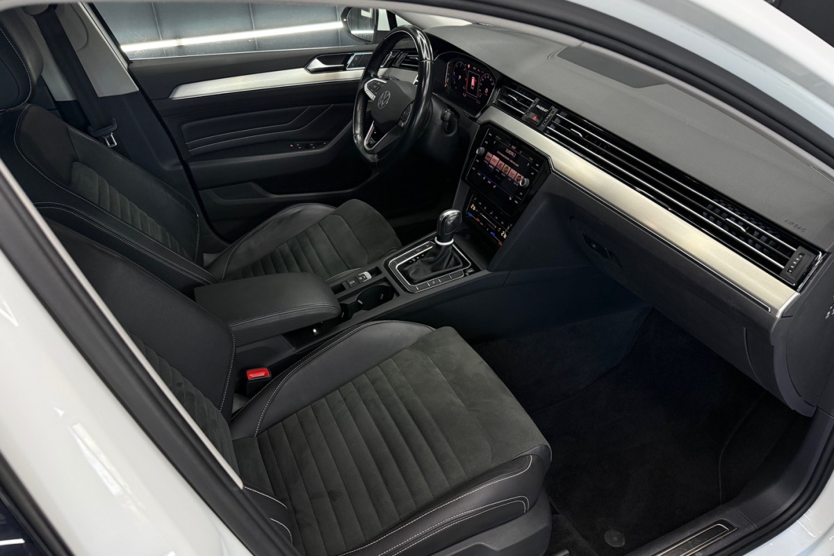 Ponuka vozidiel / Volkswagen Passat Variant 2.0 TDI R-Line 4Motion DSG - video