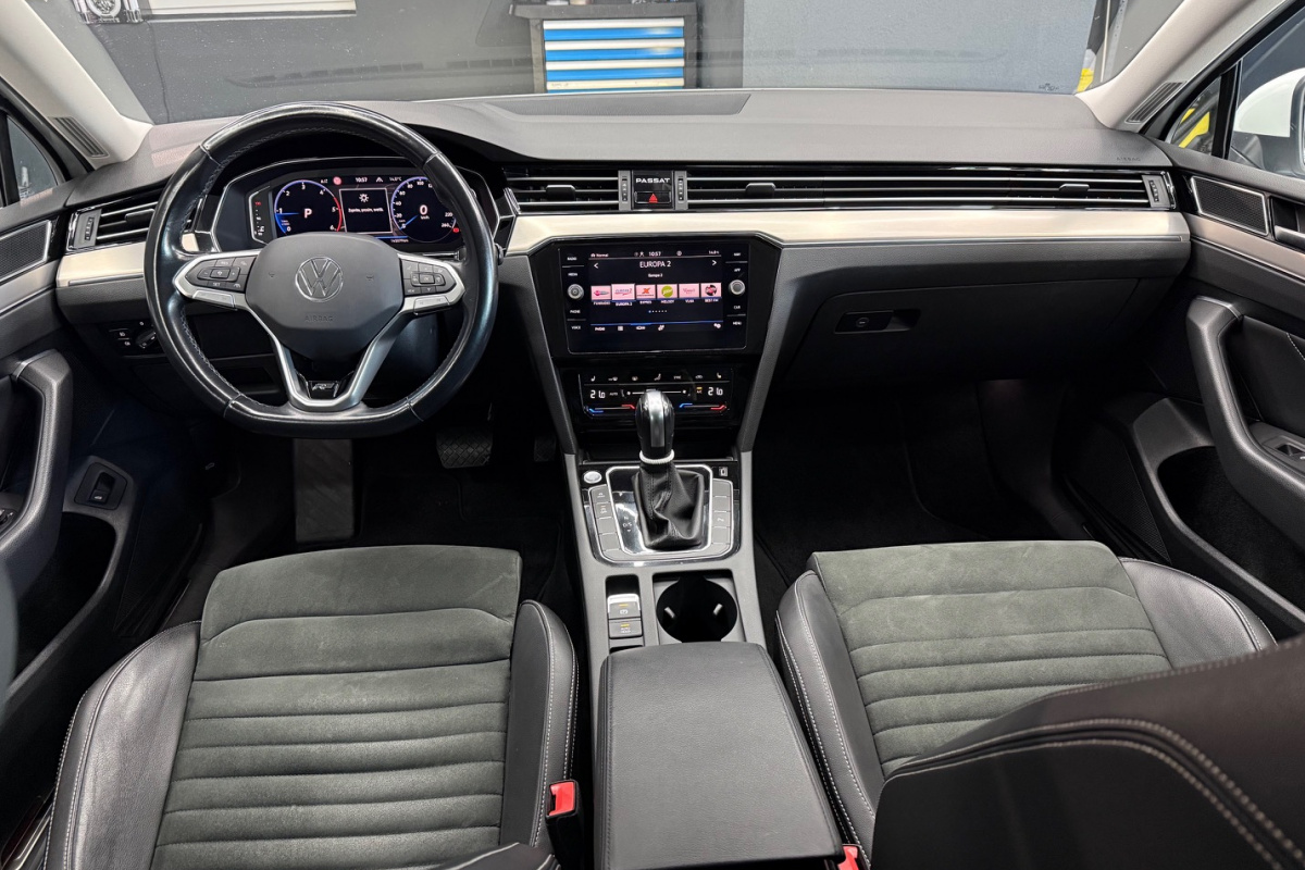 Ponuka vozidiel / Volkswagen Passat Variant 2.0 TDI R-Line 4Motion DSG - video