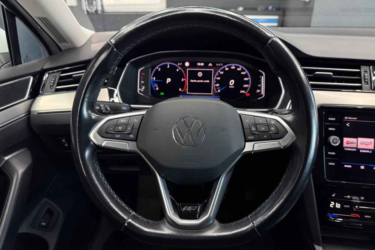 Ponuka vozidiel / Volkswagen Passat Variant 2.0 TDI R-Line 4Motion DSG - video