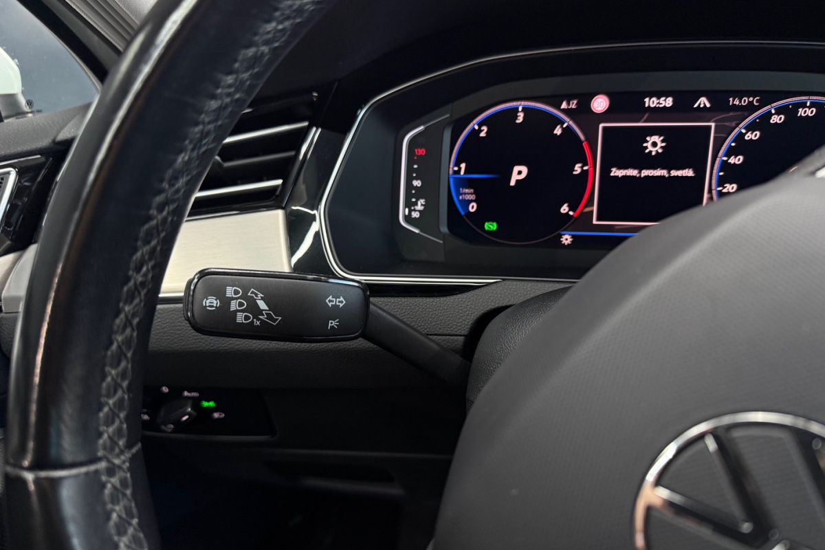 Ponuka vozidiel / Volkswagen Passat Variant 2.0 TDI R-Line 4Motion DSG - video