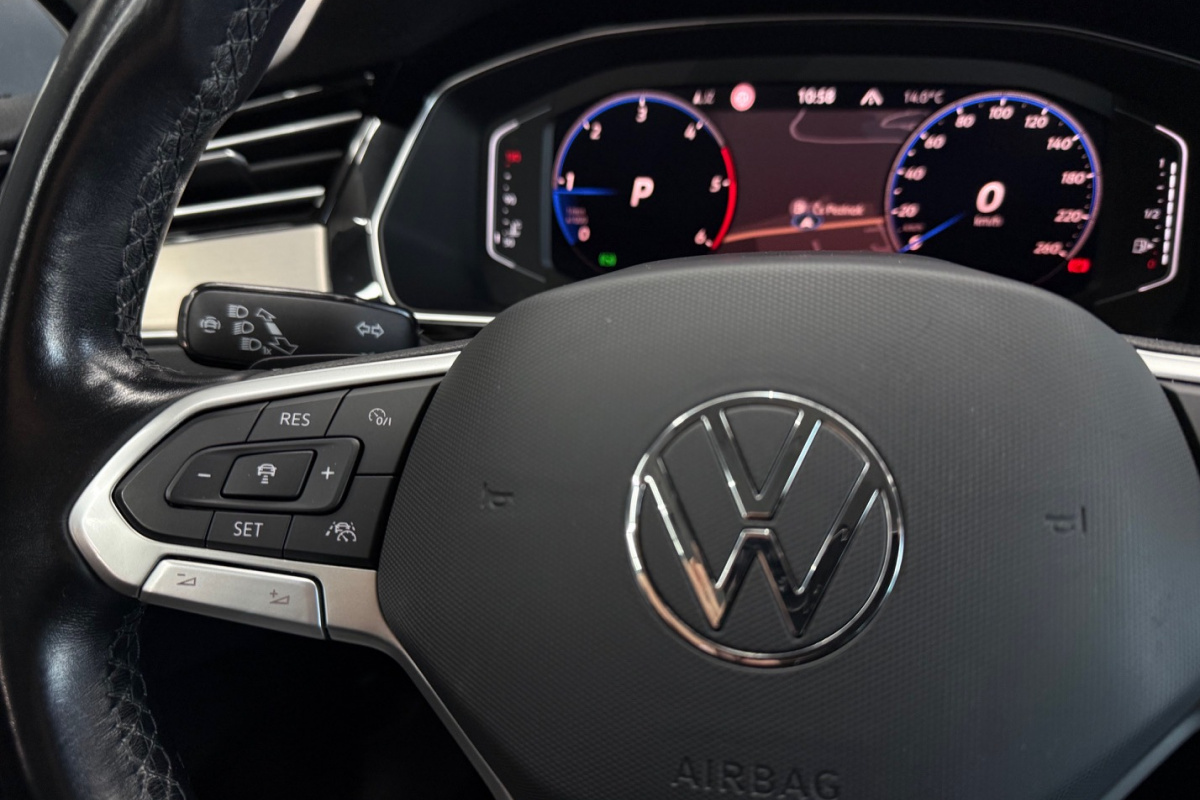 Ponuka vozidiel / Volkswagen Passat Variant 2.0 TDI R-Line 4Motion DSG - video