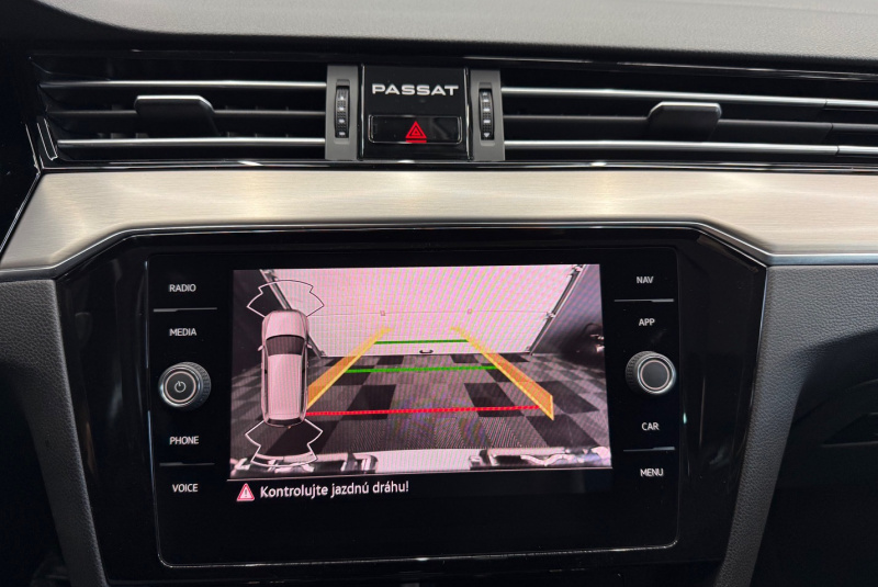  Ponuka vozidiel / Volkswagen Passat Variant 2.0 TDI R-Line 4Motion DSG - video