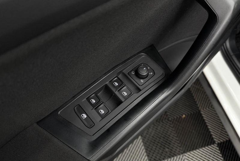 Ponuka vozidiel / Volkswagen T-Roc 1.5 TSI Style DSG - video  Ponuka vozidiel / Volkswagen T-Roc 1.5 TSI Style DSG - video